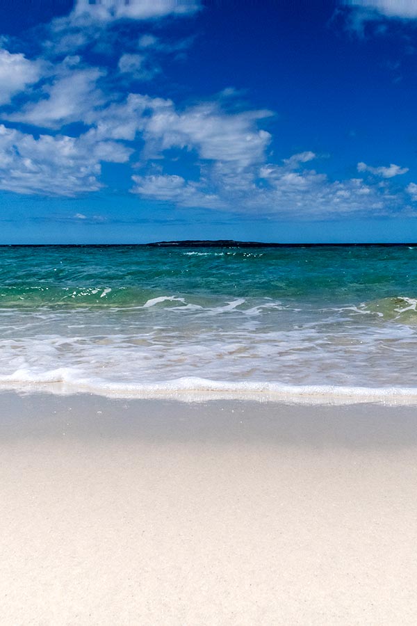 Dazzling white sand and sparkling clear blue ocean of Little Musselroe Bay, Tasmania